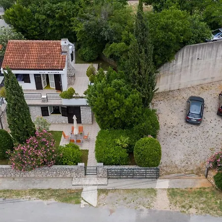 Mercedes Villa