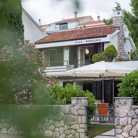 Mercedes Villa *