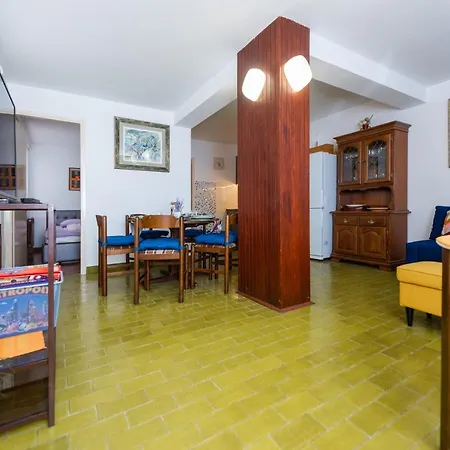 Mercedes Villa