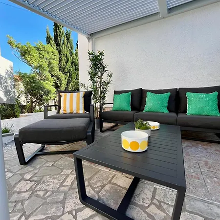 Mercedes Villa *